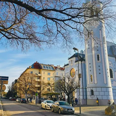 Blue Church Views - Central, Quiet, Bright - 4th Floor Corner 125m2 Apartment *